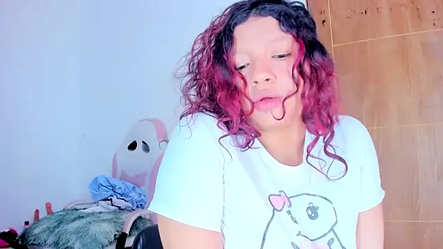 Emily_Coper18のライブXXXチャット