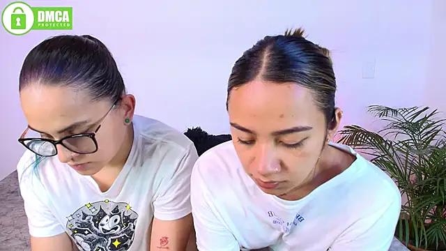 Jules_n_Gia Webcamshow