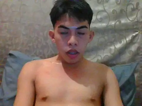 Urhotsilverboy Chat XXX live