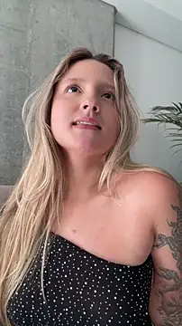 MiaPetit_ live XXX chat