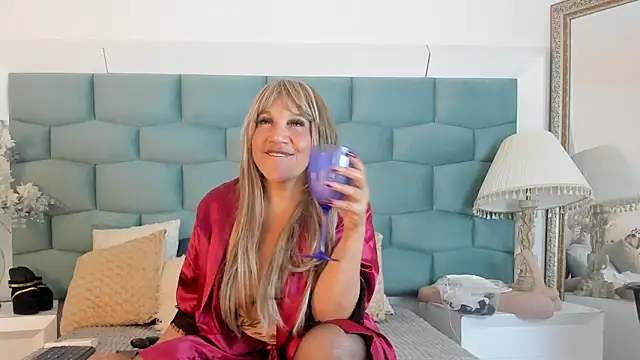 Živý XXX chat MiaMancini