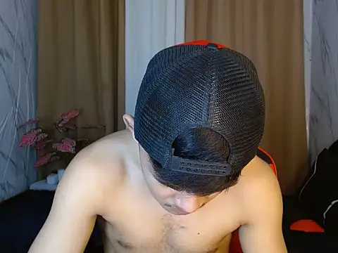 YourNaughtyTwink_69's Webcam Show