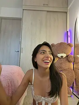Chat +18 de ZaraLuuv ao vivo