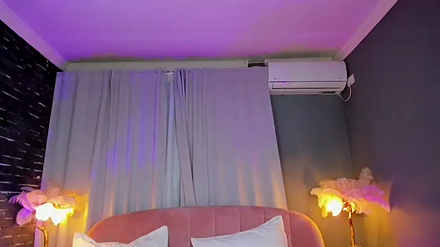 AmedeeaBanks Live XXX Chat
