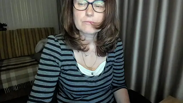 lauraoven live XXX chat