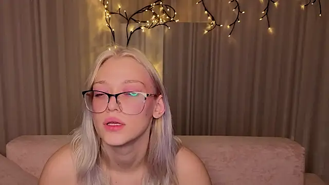 KaraLiin's Live XXX Chat