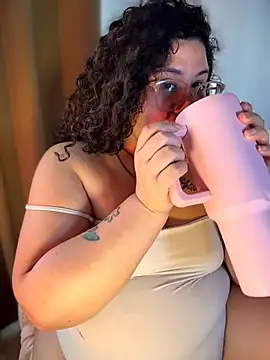 CurlyMilf_Vannexxxa webkamerás műsora