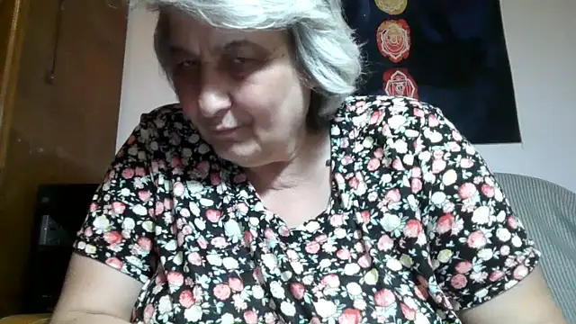 ExquisiteMature élő XXX-chatje