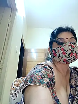 Chat XXX en directo de Ratna-777
