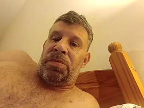 stud2512: διαδικτυακό σόου στην κάμερα