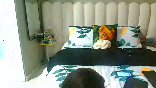MILLA9000's Live XXX Chat