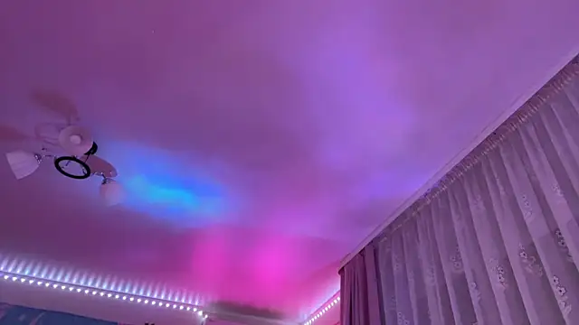 ToxiraLuneXのウェブカメラショー