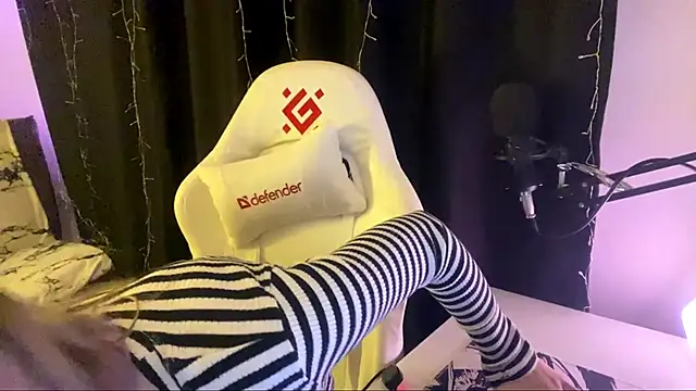 axin_burnell's Live XXX Chat