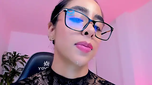 sophierooy22's Live XXX Chat