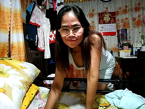 hot_bella11 webkamerás műsora