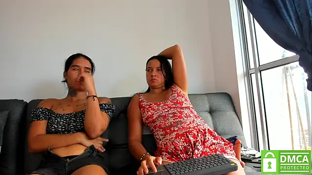 Sharloth_and_lilith Pertunjukan Webcam
