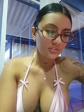 XXX chat uživo modela Roma_xxx