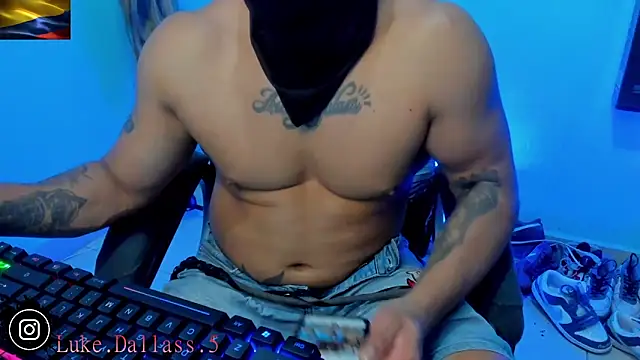 zeus_7777 Adlı Modelin Canlı XXX Sohbeti