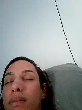 ofjuliaa Show in webcam