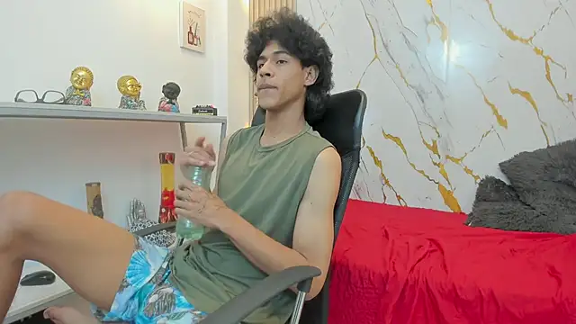 Zayn_Fox32's Webcam Show