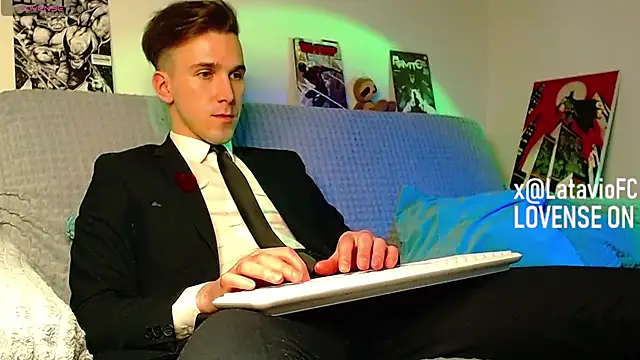 Midnighter_ webcam show