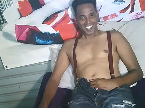 IndianHunk01: απευθείας συνομιλία ΧΧΧ