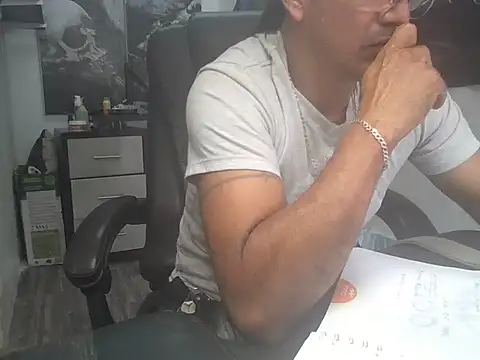 exmilitary Show in webcam