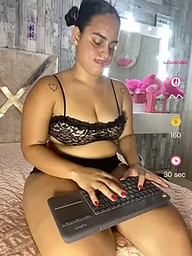 Violetrousse élő XXX-chatje
