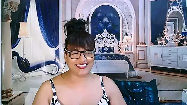 Chat +18 de IndiaBlackPanther ao vivo