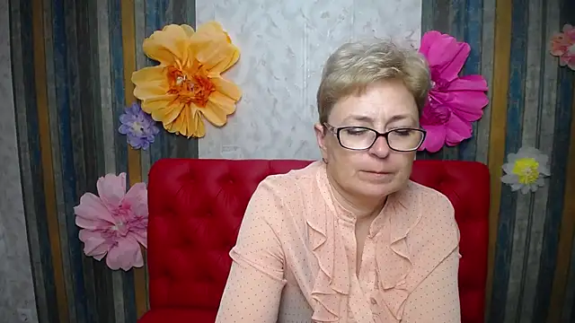 EmiliaGree Adlı Modelin Canlı XXX Sohbeti