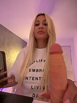 AlmaBby's Live XXX Chat