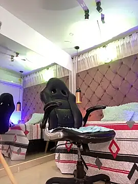 Auri__ 即時 XXX 聊天