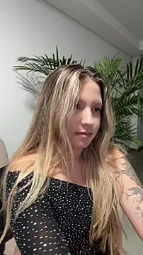 MiaPetit_ Adlı Modelin Canlı XXX Sohbeti