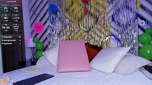 LenaThomson's Live XXX Chat