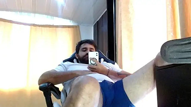 Show modela aronmiller404 na web-kameri