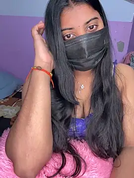 miss_eyekiller12: διαδικτυακό σόου στην κάμερα