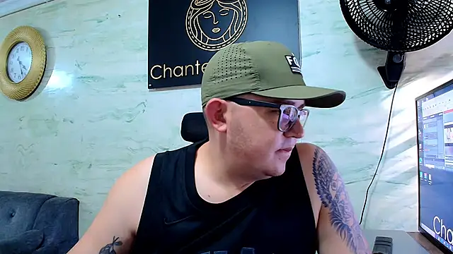 maximo_daddy: διαδικτυακό σόου στην κάμερα