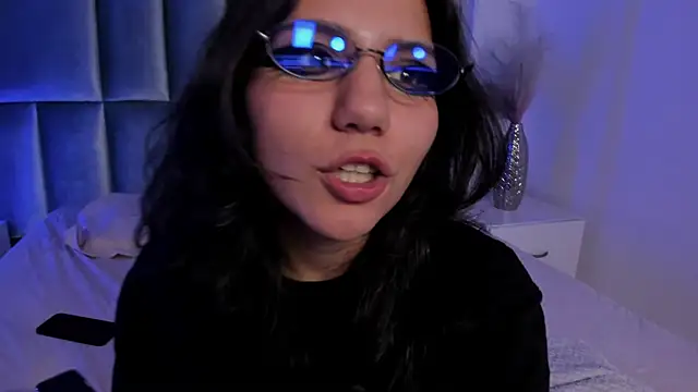 HollyPeach's Live XXX Chat