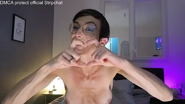 LaureLiveXX's Webcam Show