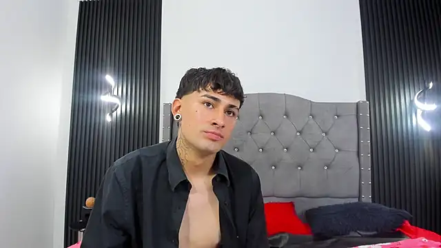 Kenji_n_Rousse Adlı Modelin Canlı XXX Sohbeti