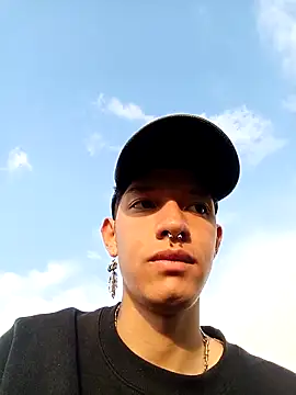 heyy_noah11 Adlı Modelin Canlı XXX Sohbeti