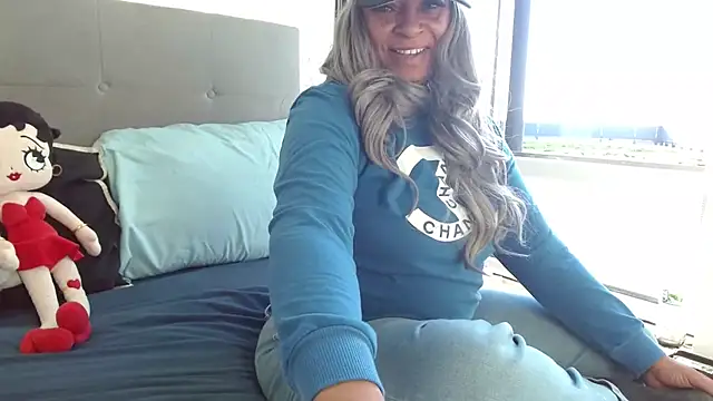 MSweetLindaParks Show in webcam