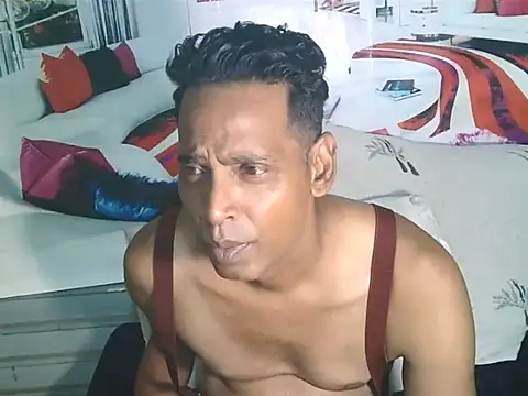 IndianHunk01: онлайн-секс-чат