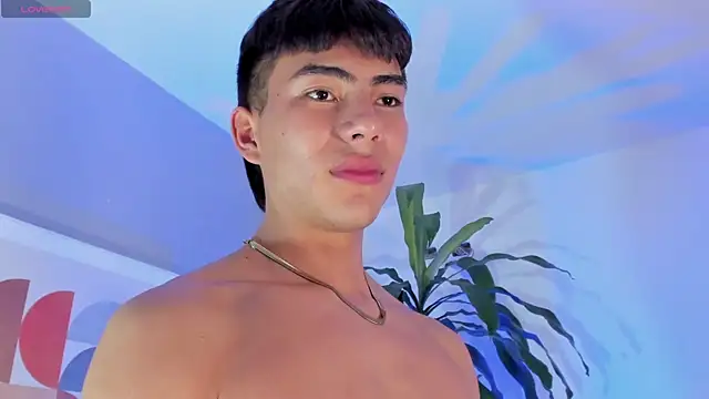 Show modela EthanSantori na web-kameri