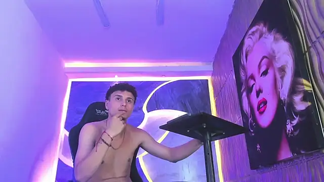 Show modela The_King_Swit na web-kameri