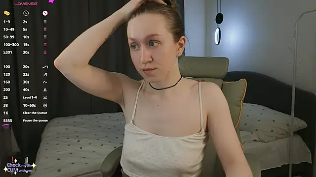 mowalova's Live XXX Chat