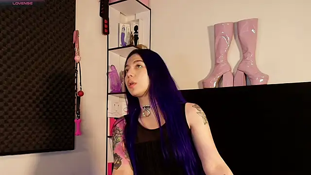 karlamoon23 现场XXX聊天