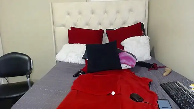 CutieBarbieXX élő XXX-chatje