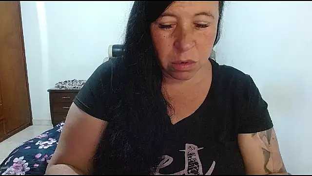 LauraMallioni – Live XXX-chat