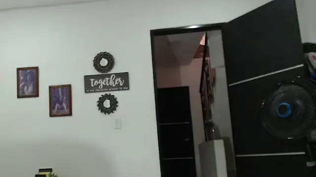 BombasticASSXXX: απευθείας συνομιλία ΧΧΧ